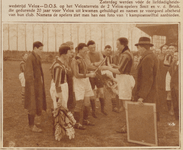 874260 Afbeelding van de huldiging van de Velox-spelers Smit en Van den Brink, voor aanvang van de ...